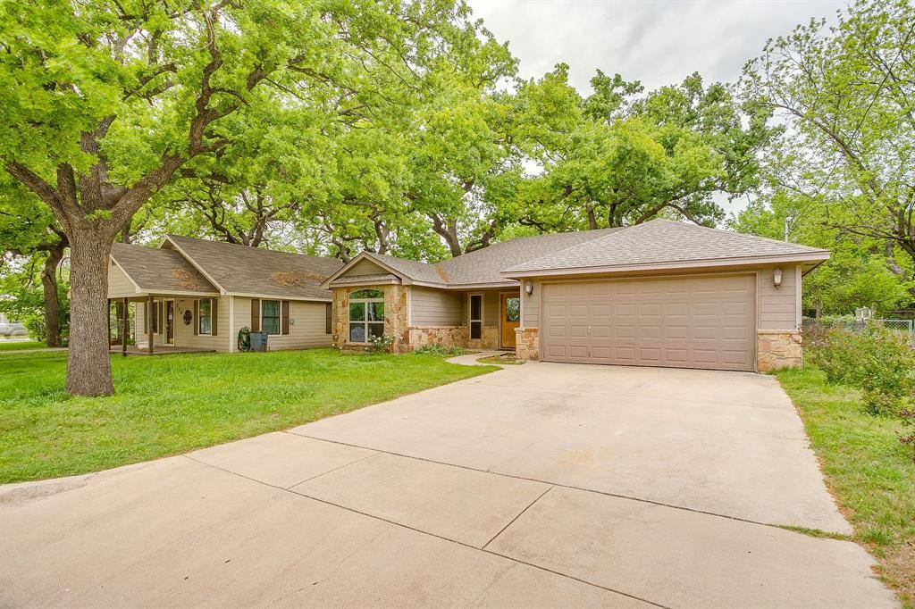 212 W 1st Street, Weatherford, TX 76086