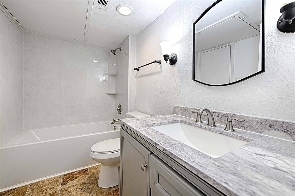 5808 Sandhurst Lane #B, Dallas, TX 75206