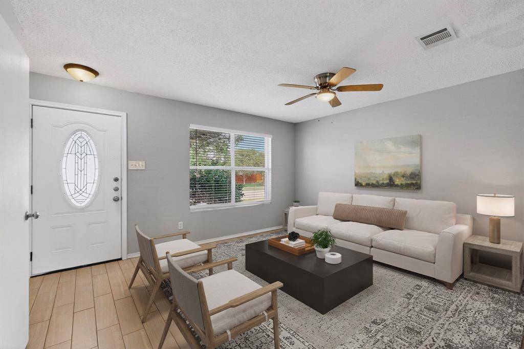 1001 Vicksburg Drive, Ennis, TX 75119