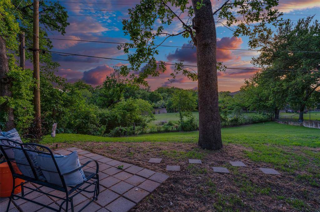 1229 Brookside Drive, Hurst, TX 76053