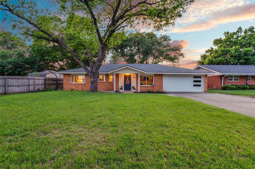 1229 Brookside Drive, Hurst, TX 76053