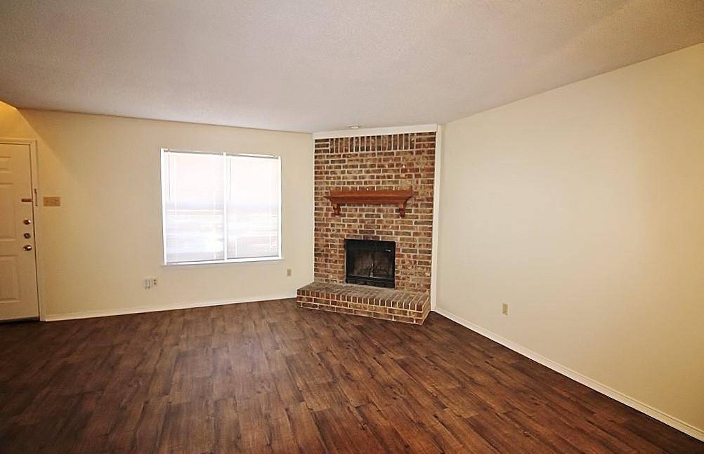 122 Country Bend Drive, Duncanville, TX 75137