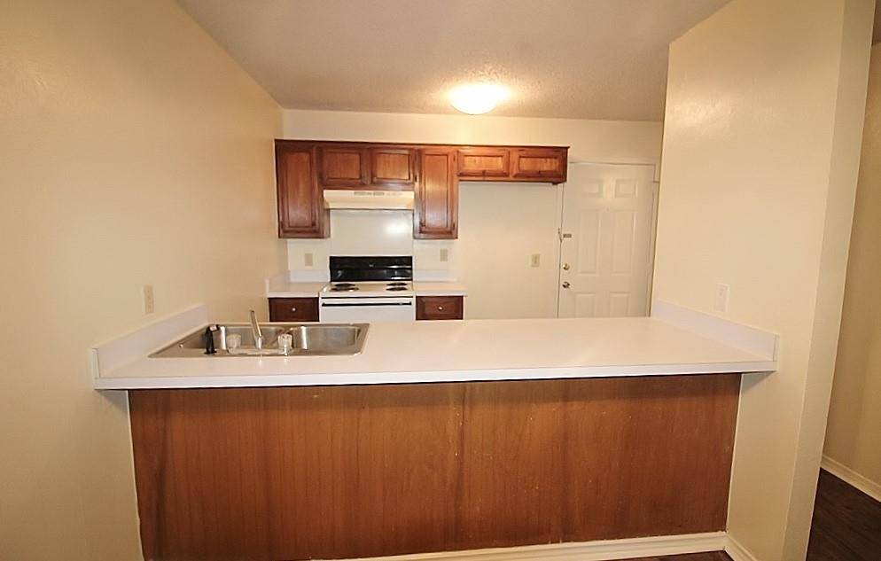 122 Country Bend Drive, Duncanville, TX 75137