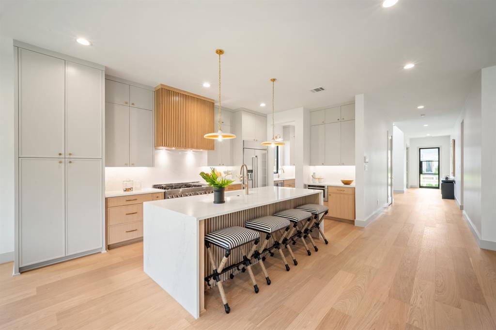 4235 Somerville Avenue, Dallas, TX 75206