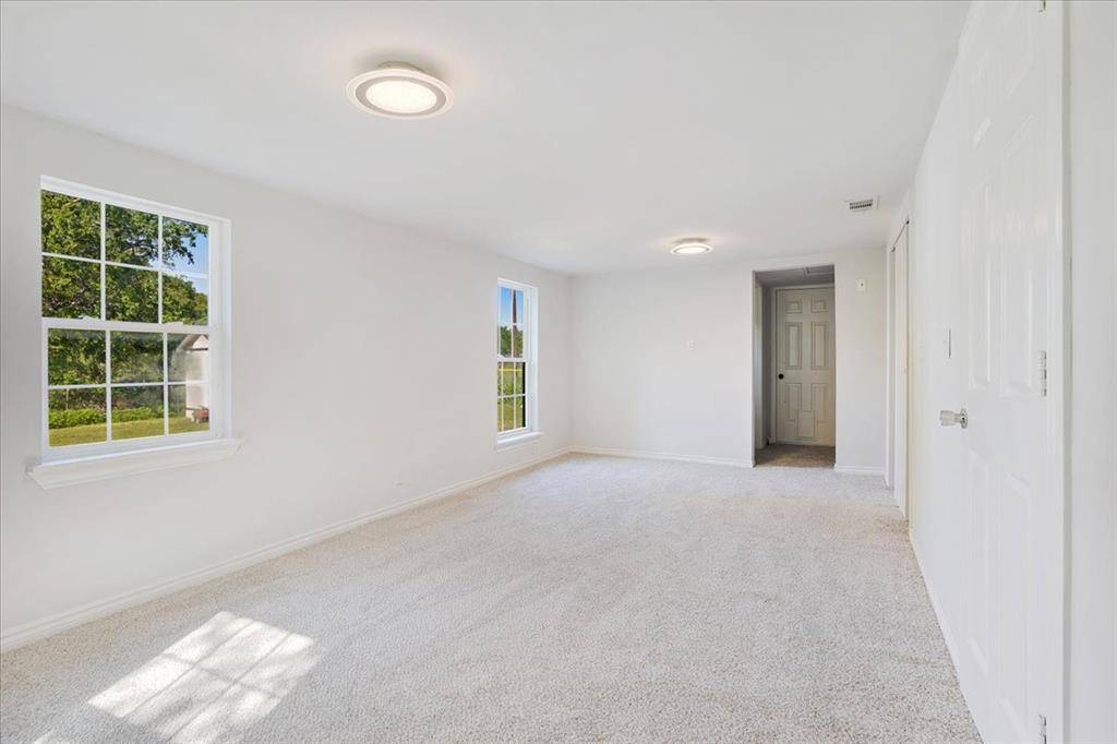 407 E Bonham Street, Tom Bean, TX 75491