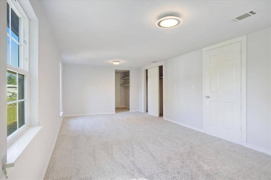 407 E Bonham Street, Tom Bean, TX 75491