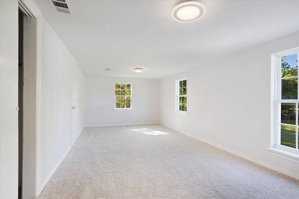 407 E Bonham Street, Tom Bean, TX 75491