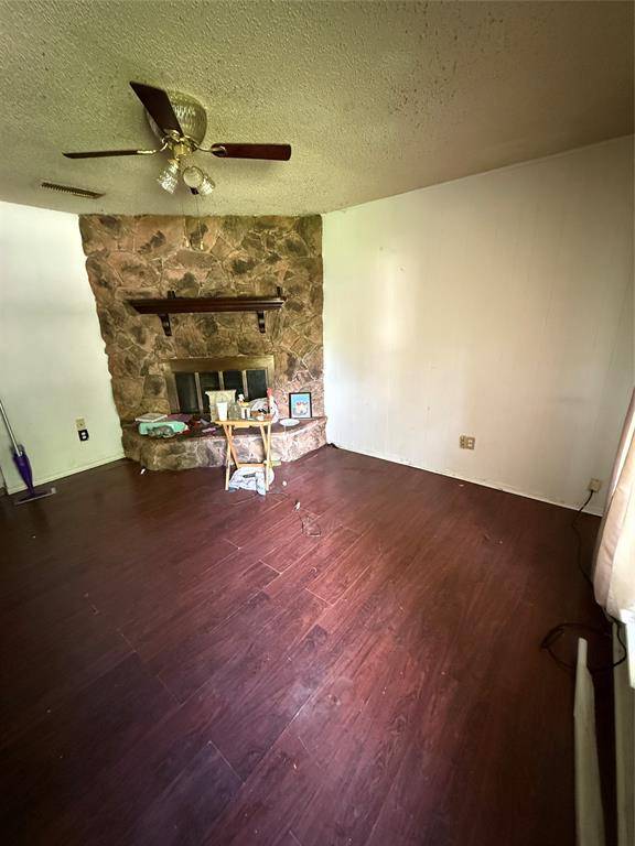 700 Live Oak Street, Wilmer, TX 75172