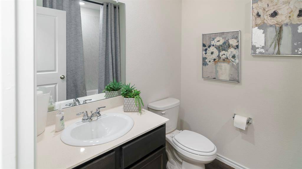 3300 Charleston Drive, Ennis, TX 75119