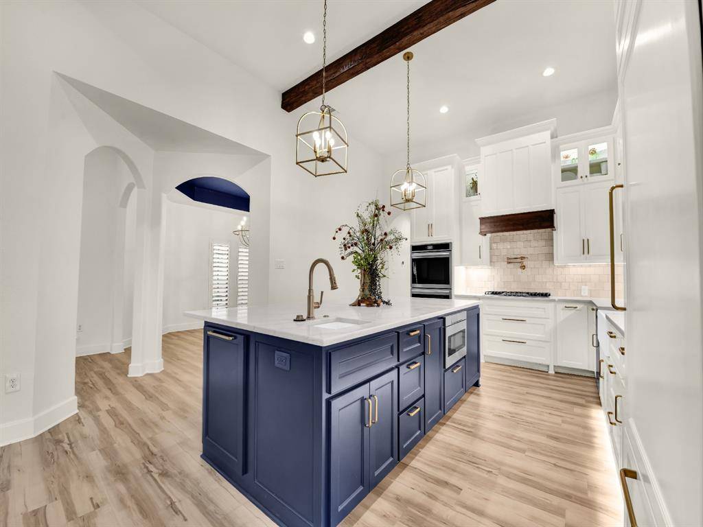 525 S Sugartree Drive, Lipan, TX 76462