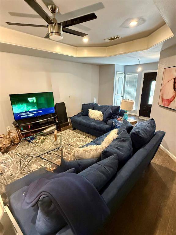 206 Matt Place, Grand Prairie, TX 75051