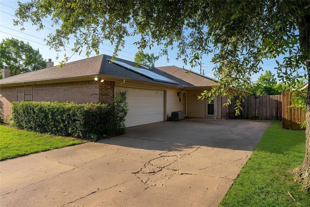 215 Mountainview Drive, Hurst, TX 76054