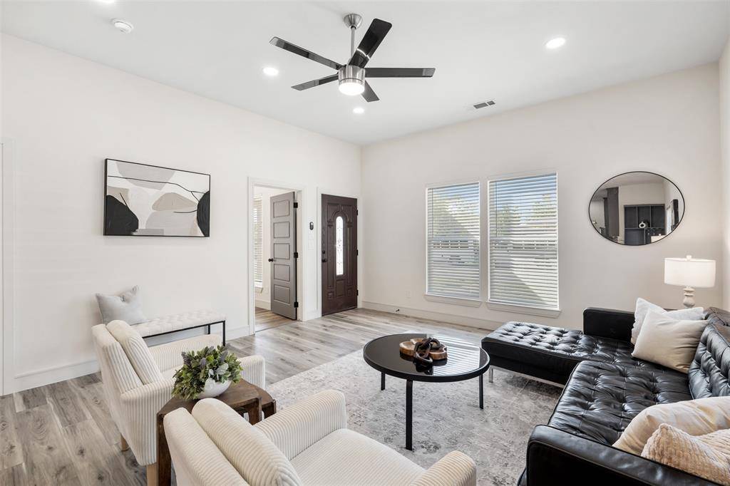 915 E Humbolt Street, Fort Worth, TX 76104