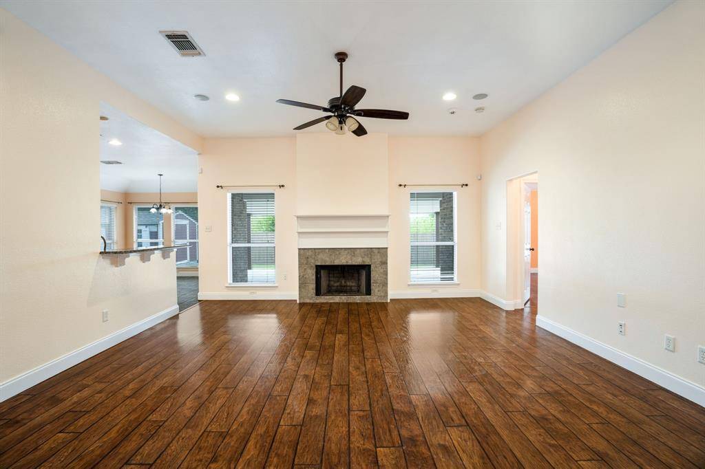 325 Village Parkway, Crowley, TX 76036