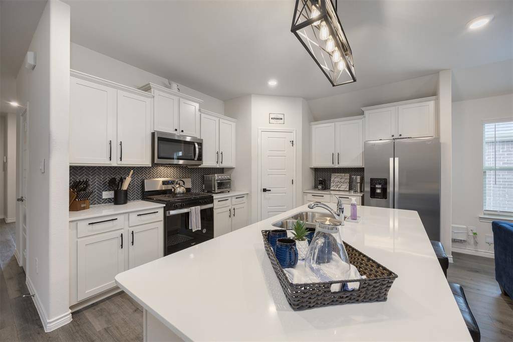 9801 Elk Falls Lane, Aubrey, TX 76227