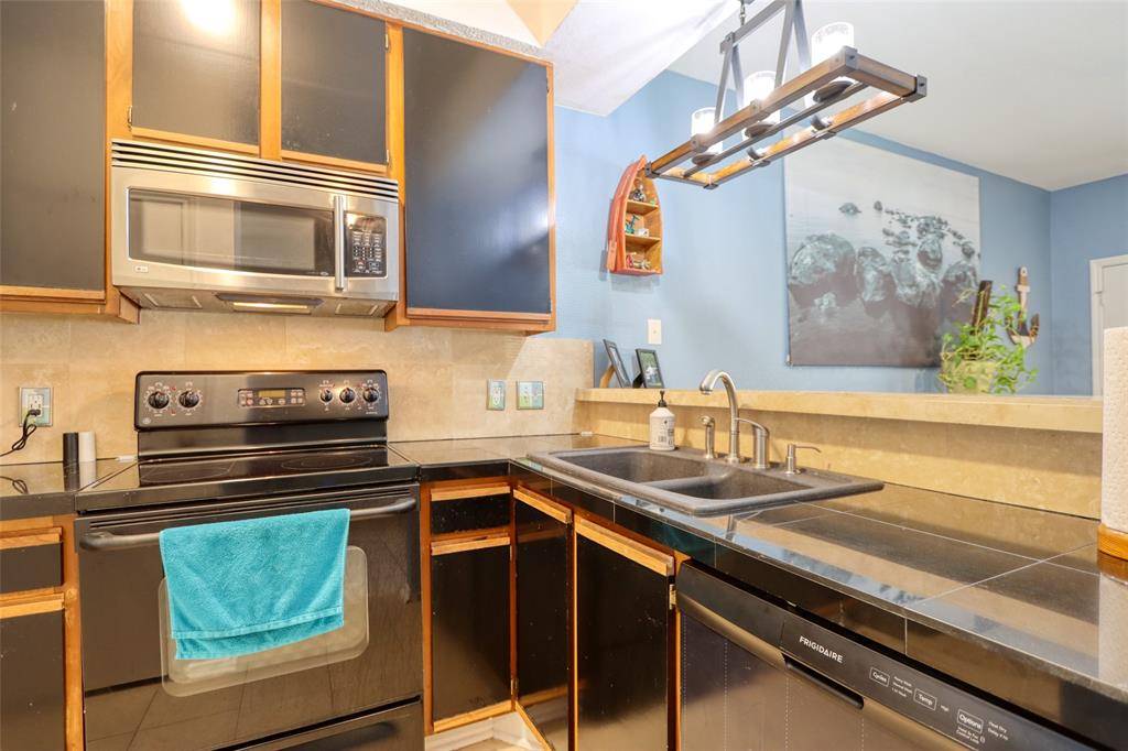 1933 Island Circle #B113, Tool, TX 75143