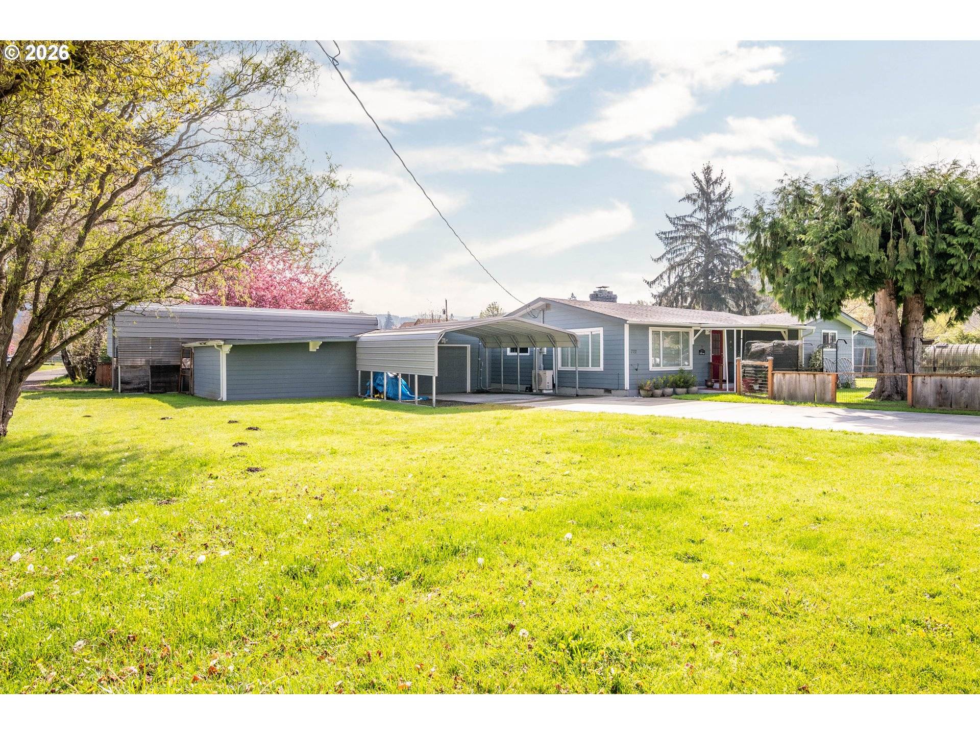 722 2ND AVE, Castle Rock, WA 98611