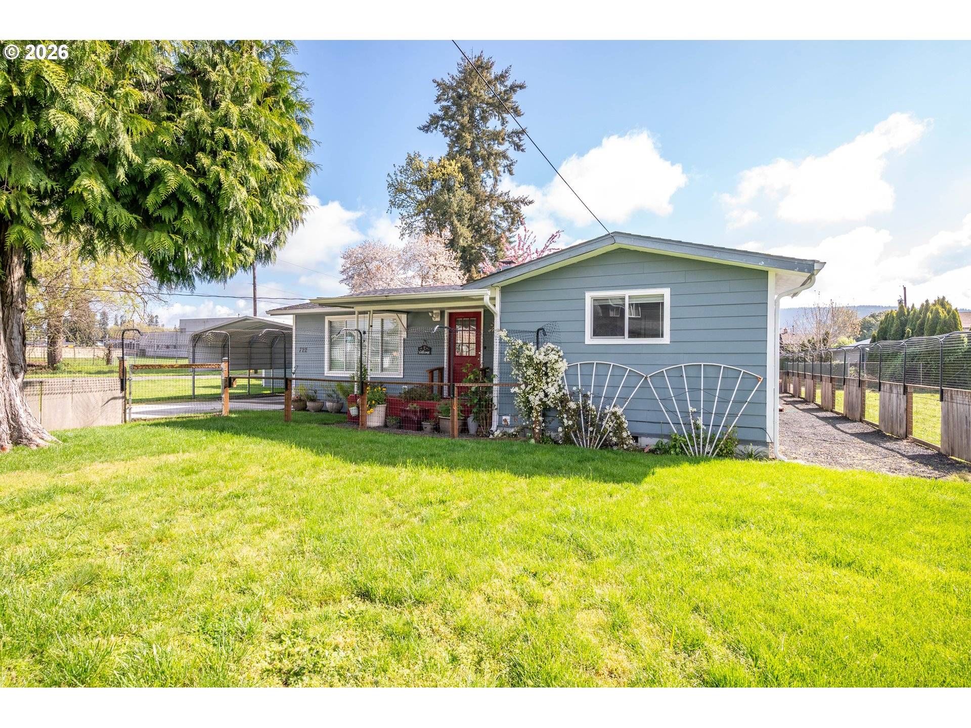 722 2ND AVE, Castle Rock, WA 98611