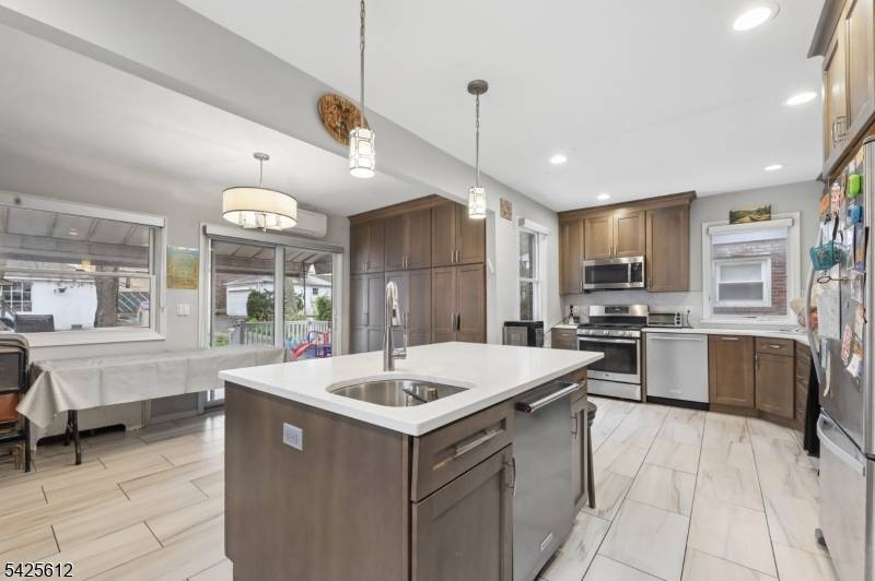 115 Lafayette Ave, Passaic City, NJ 07055