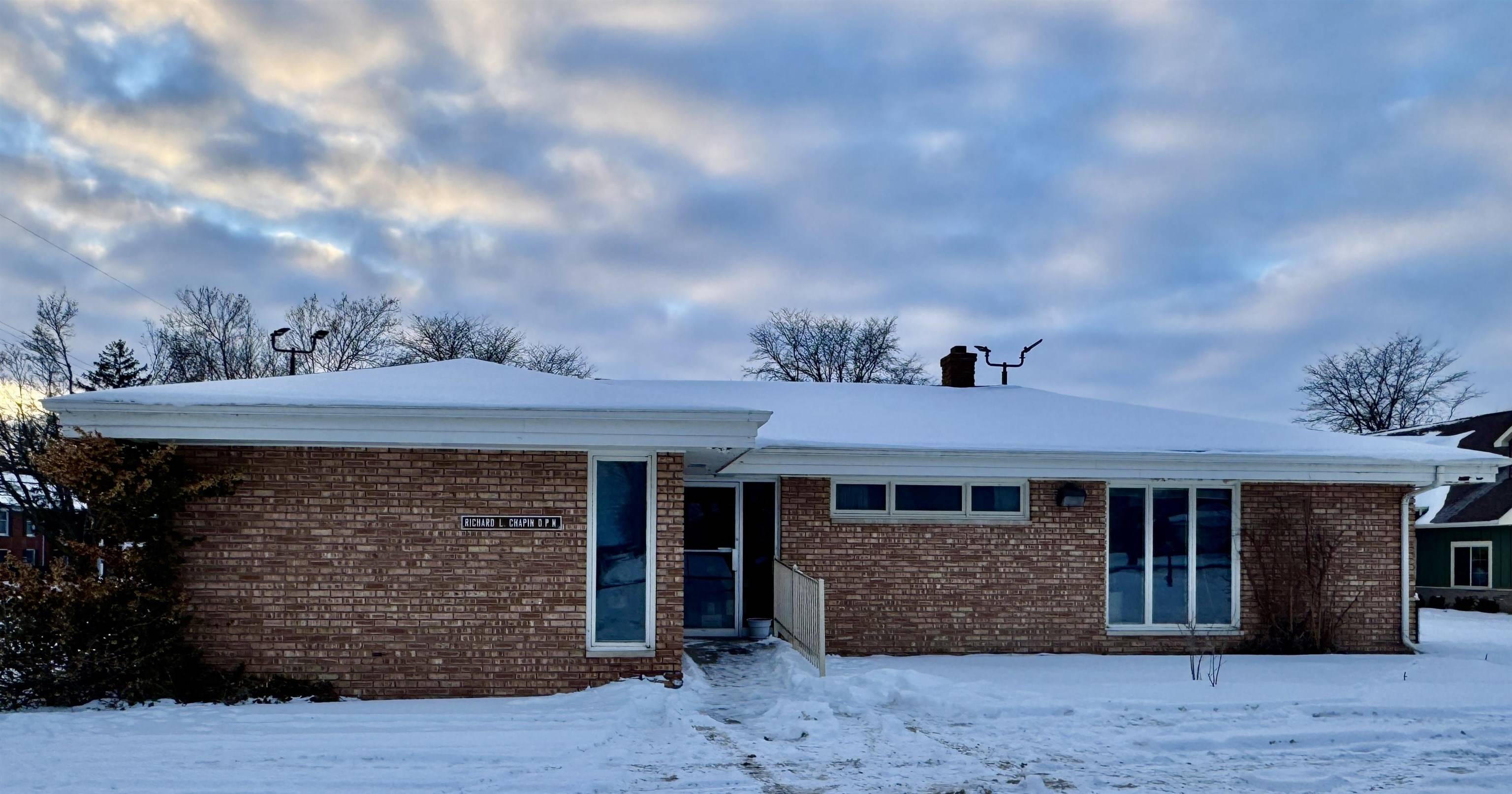 327 E North ST, Owosso Twp, MI 48867