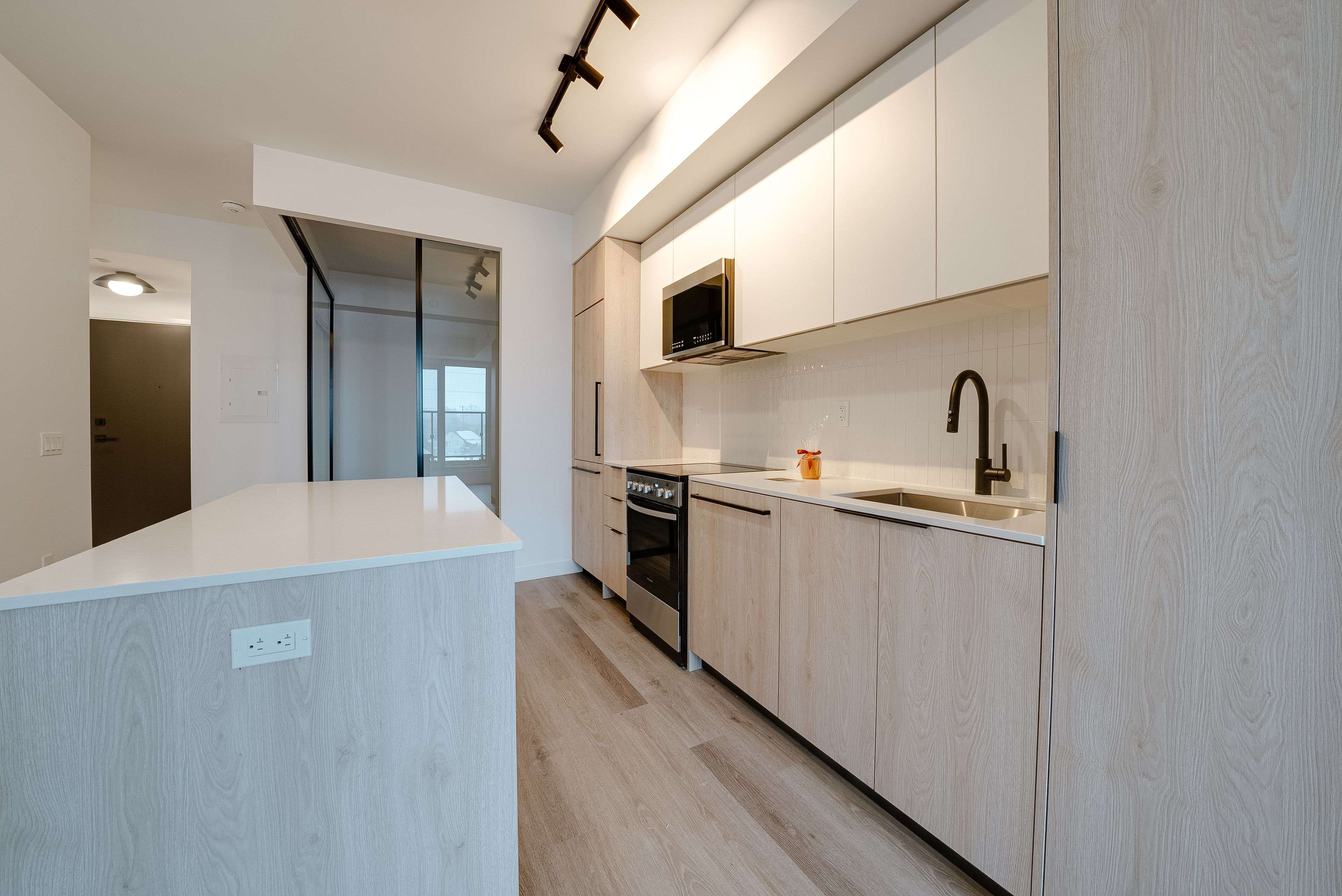 1635 MILITARY TRL #211, Toronto E10, ON M1C 1B2