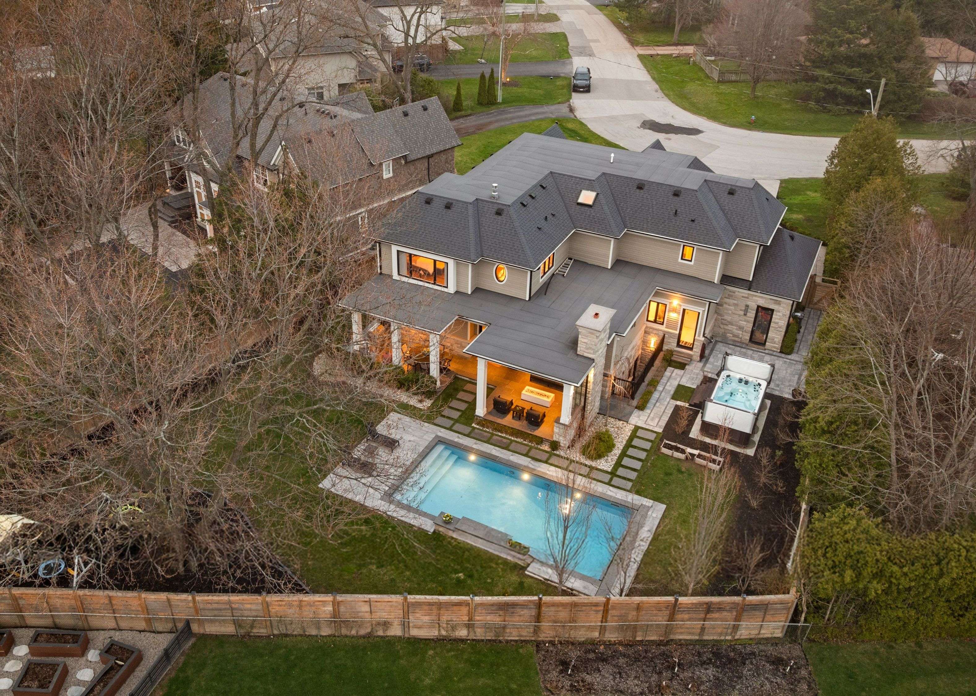 382 SANDHURST DR, Oakville, ON L6L 3L3