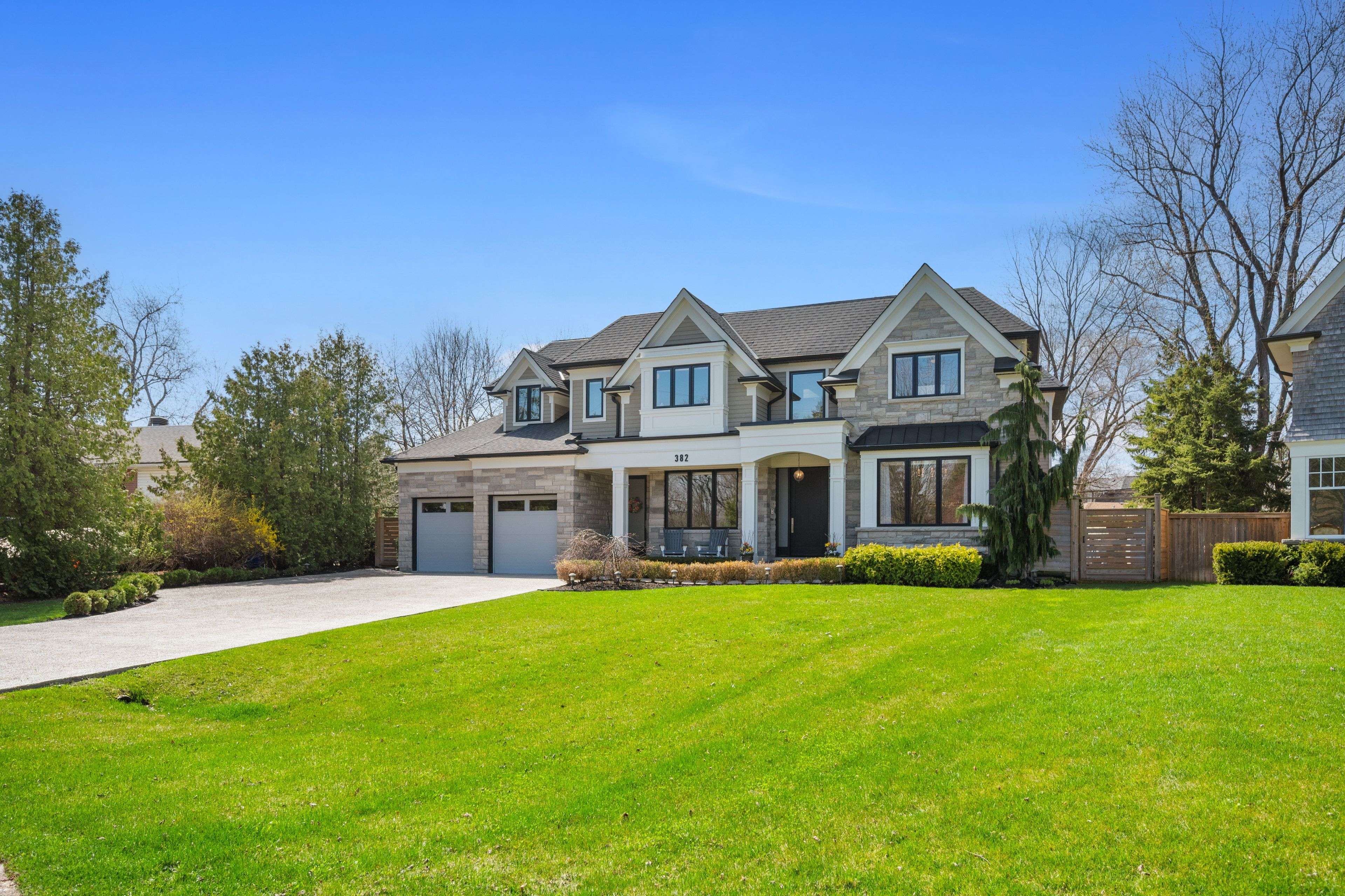 382 SANDHURST DR, Oakville, ON L6L 3L3