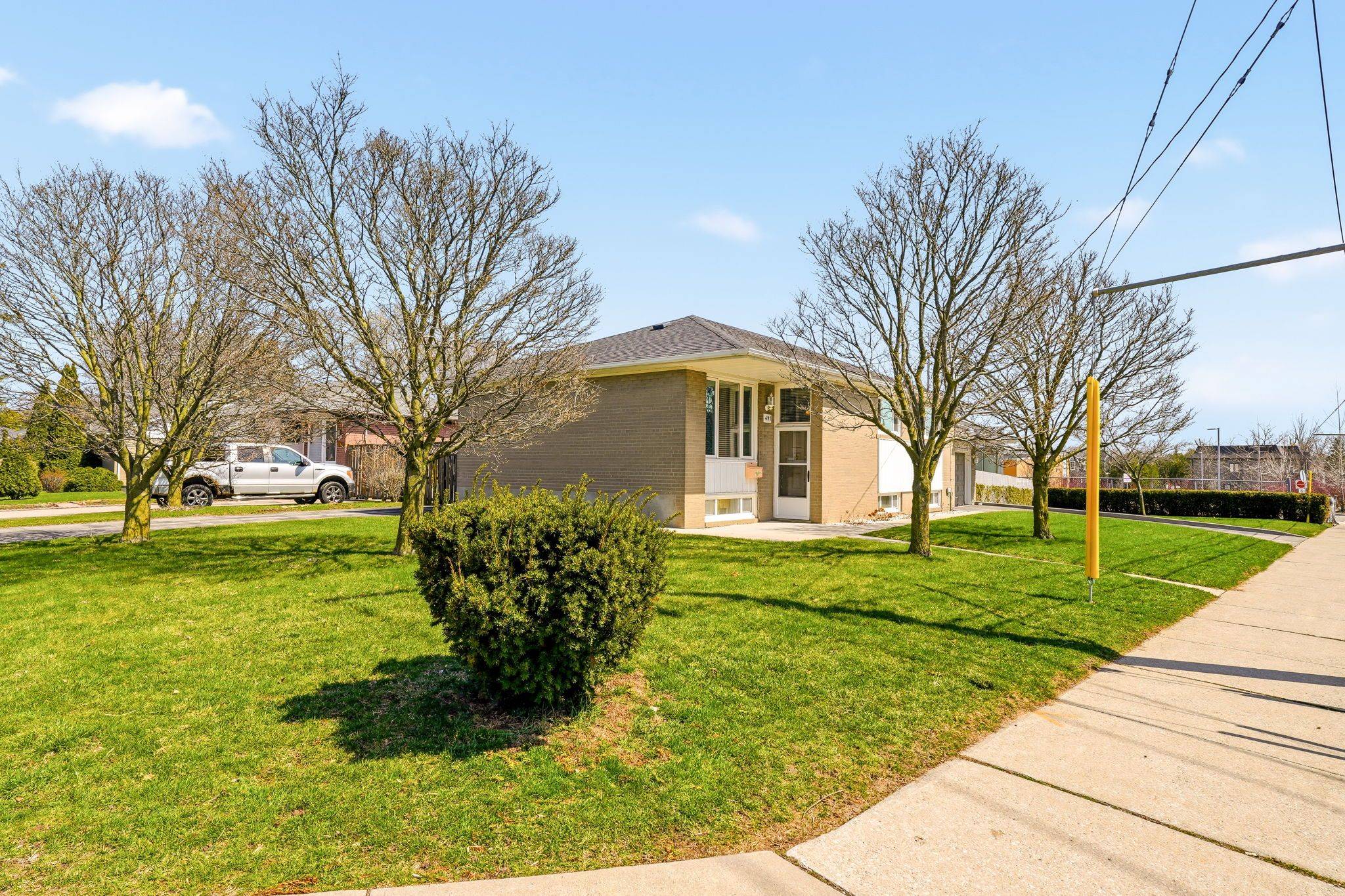 491 Warminster DR, Oakville, ON L6L 4N4