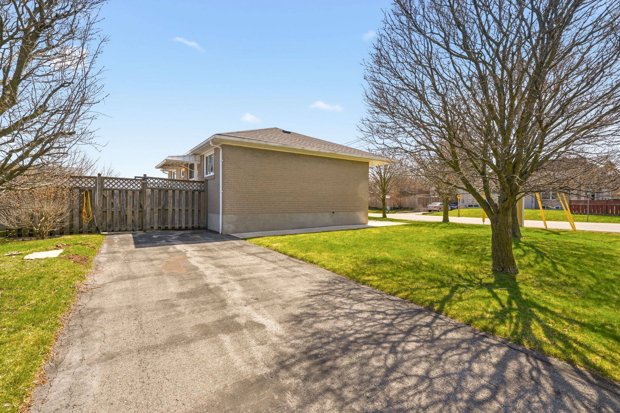 491 Warminster DR, Oakville, ON L6L 4N4