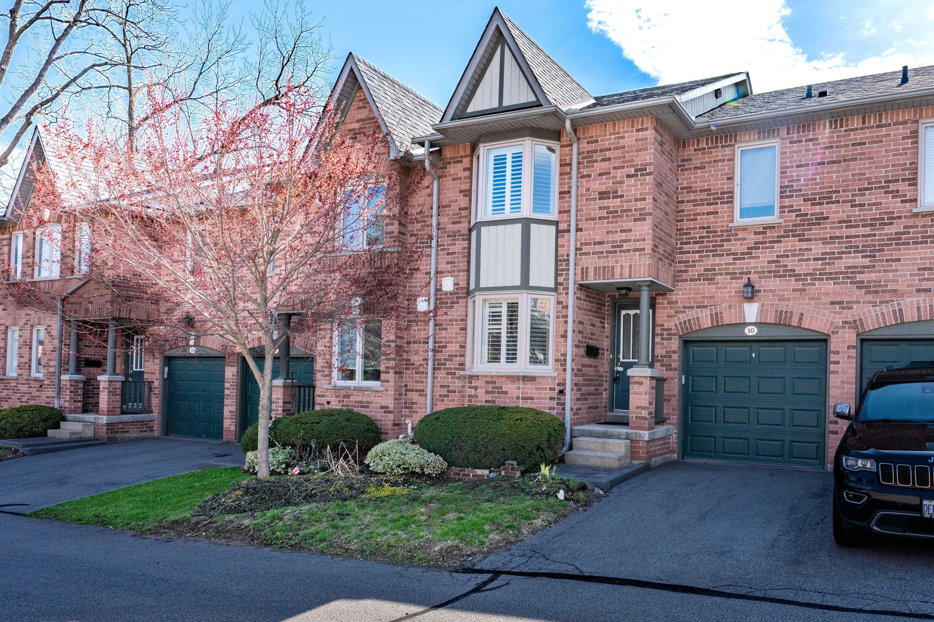 76 River DR #10, Halton Hills, ON L7G 2J2