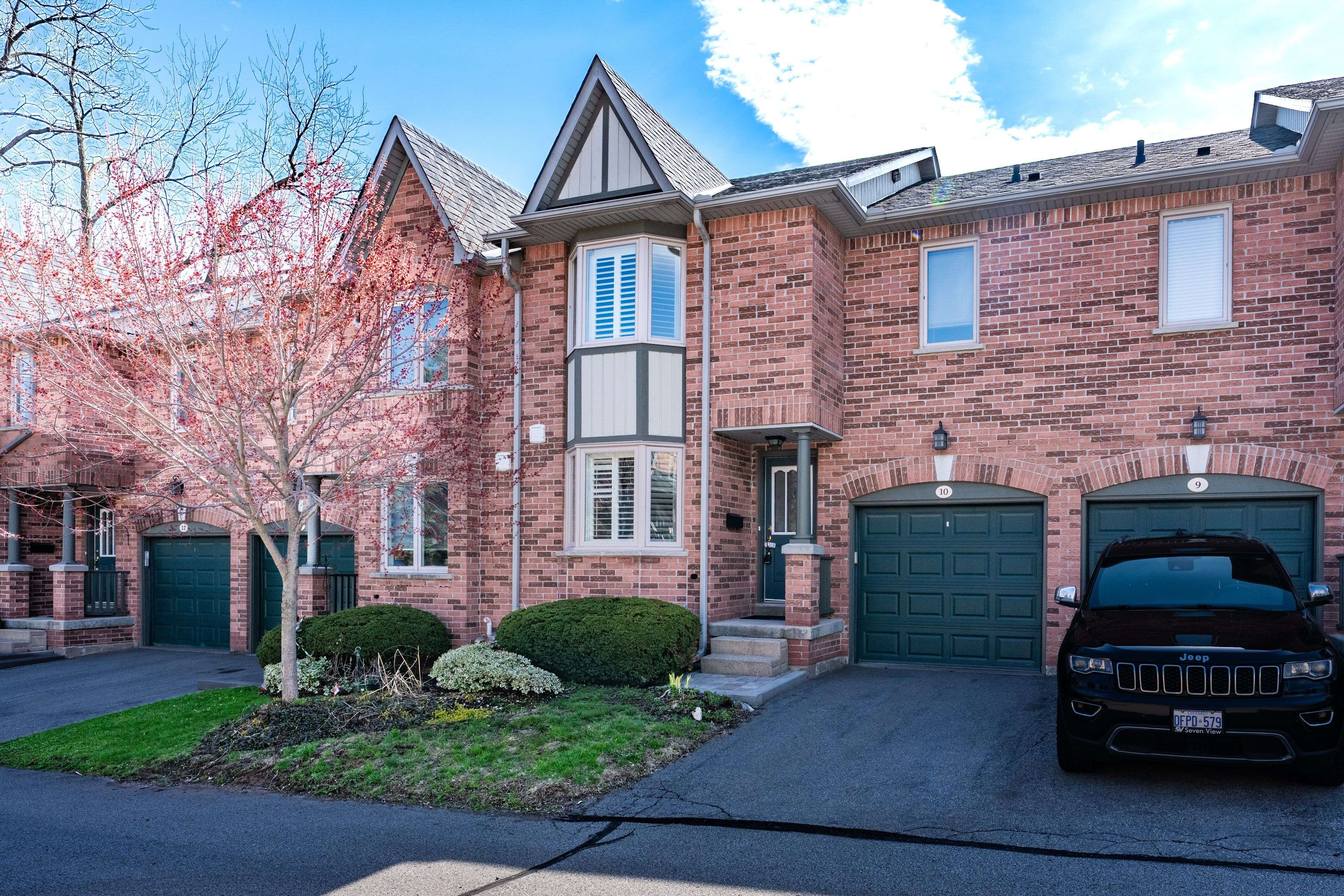 76 River DR #10, Halton Hills, ON L7G 2J2