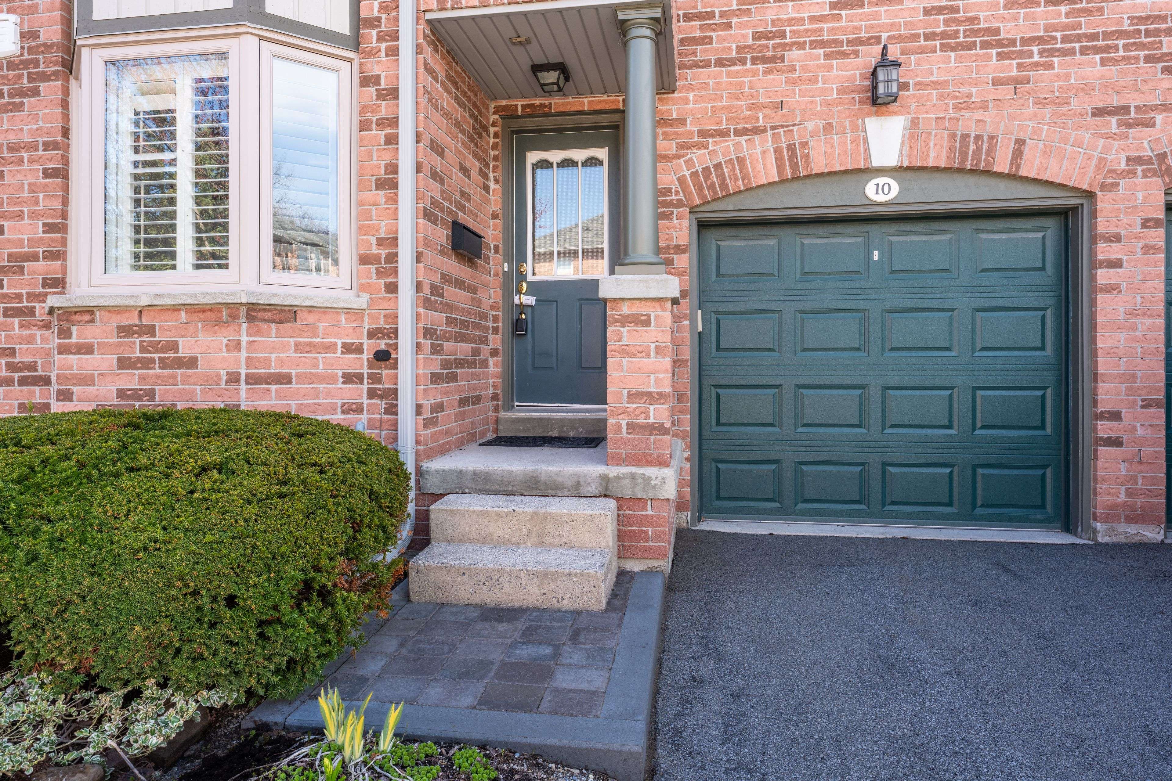 76 River DR #10, Halton Hills, ON L7G 2J2