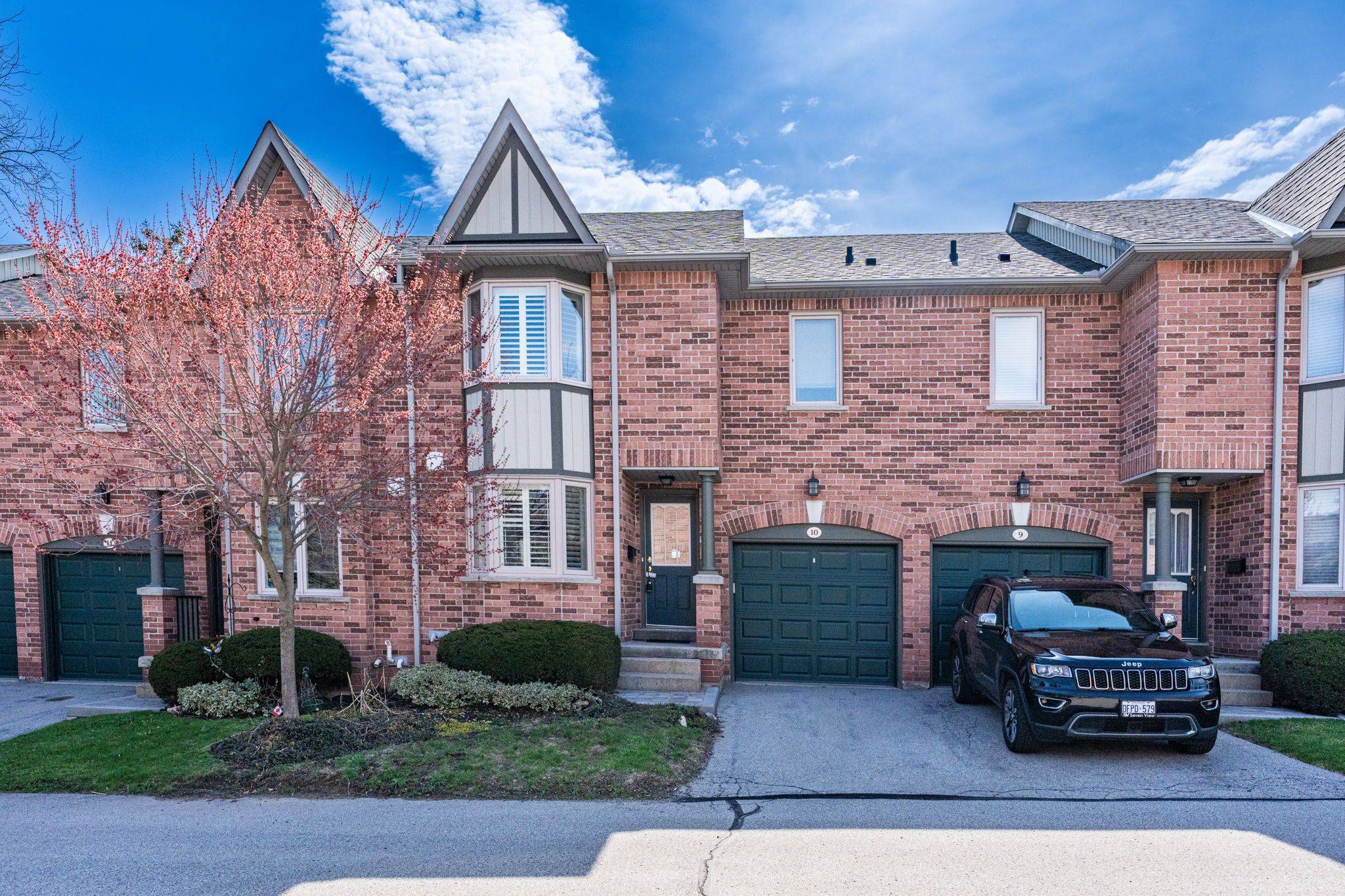 76 River DR #10, Halton Hills, ON L7G 2J2