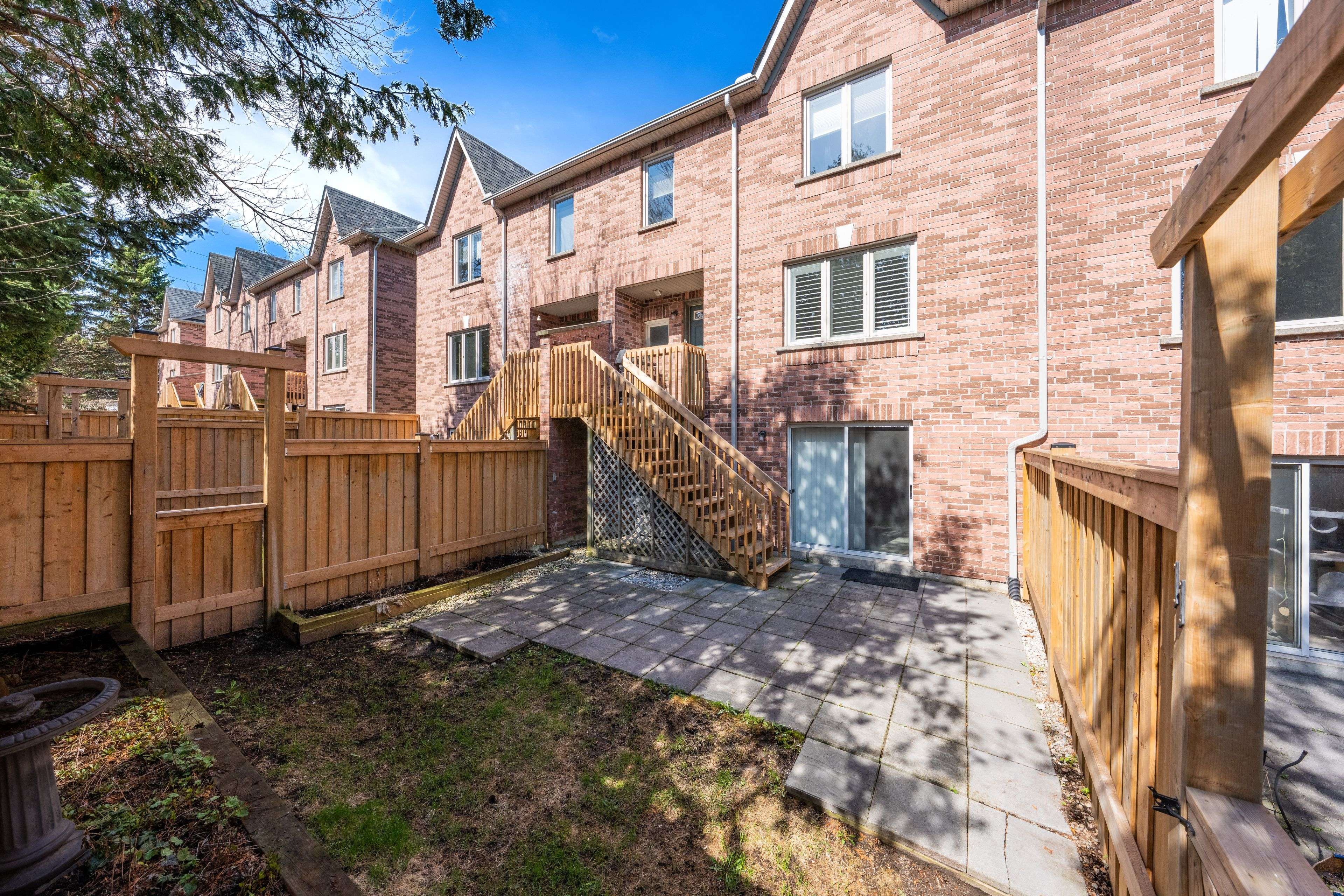 76 River DR #10, Halton Hills, ON L7G 2J2
