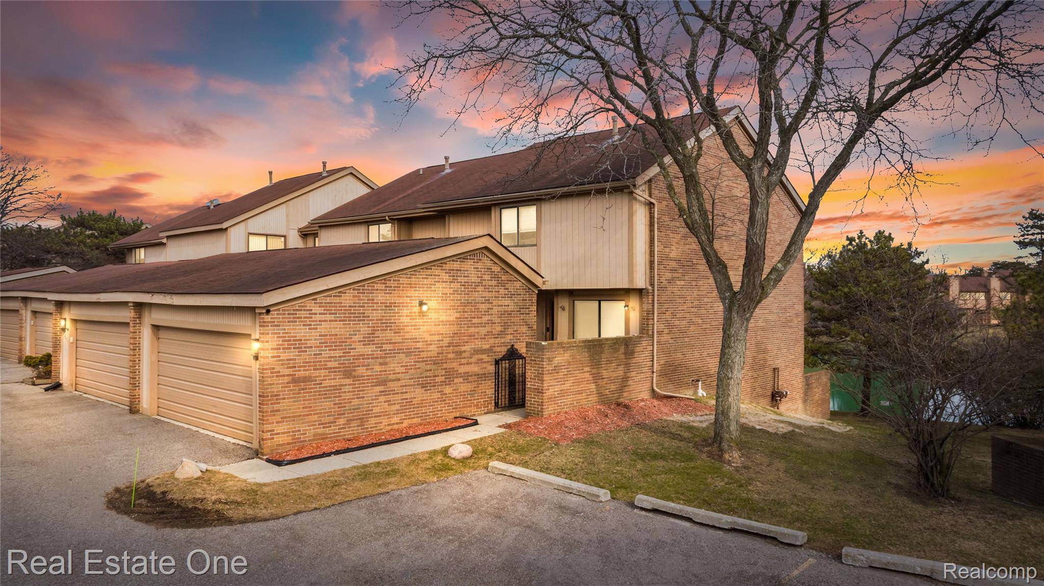 5273 Wright WAY E, West Bloomfield Charter Township, MI 48322