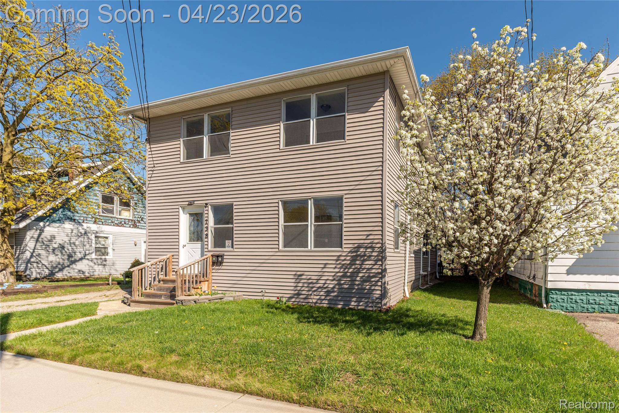 738 W Atherton RD, Flint, MI 48507