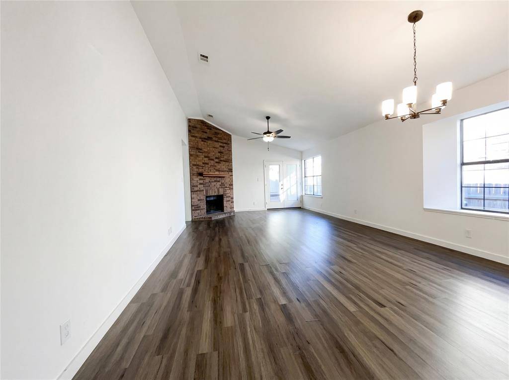 2108 Woodland Oaks Drive, Arlington, TX 76013