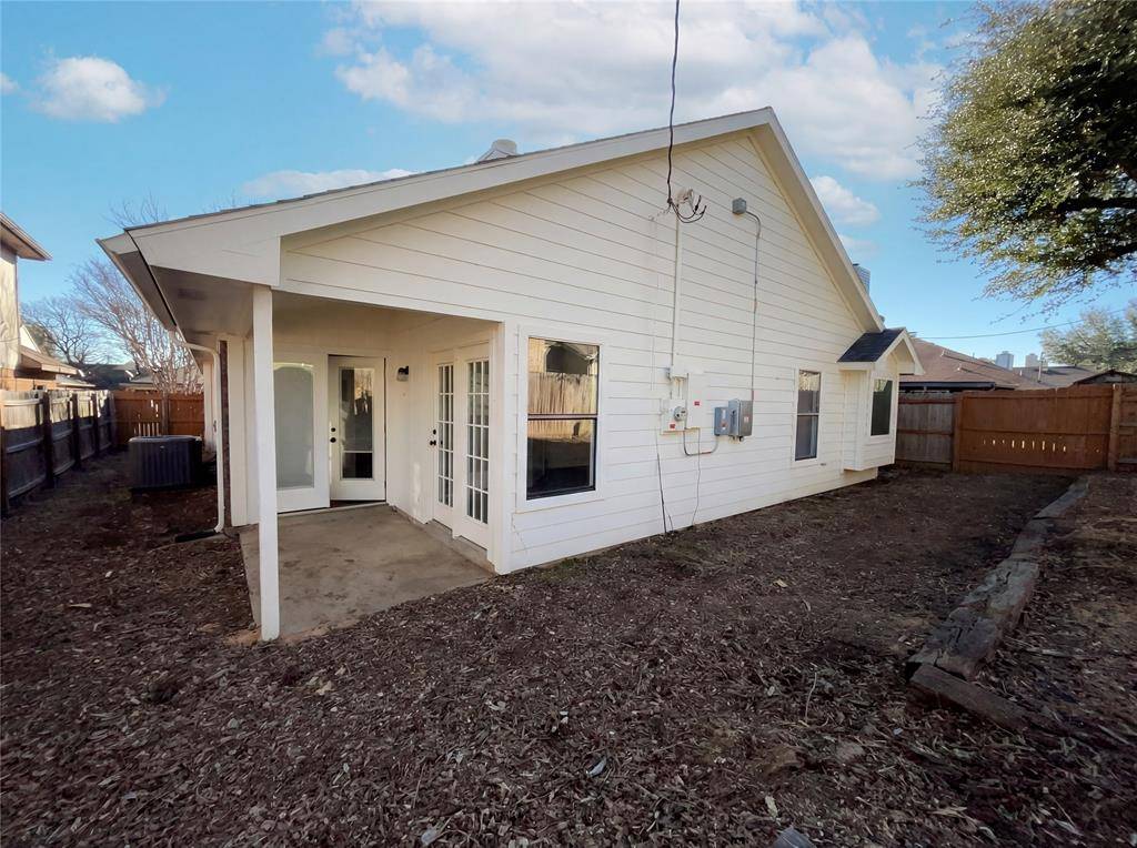 2108 Woodland Oaks Drive, Arlington, TX 76013