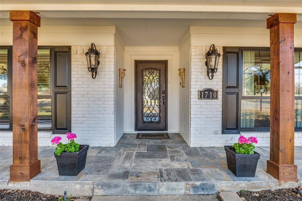 1710 N Dickerson, Pantego, TX 76013