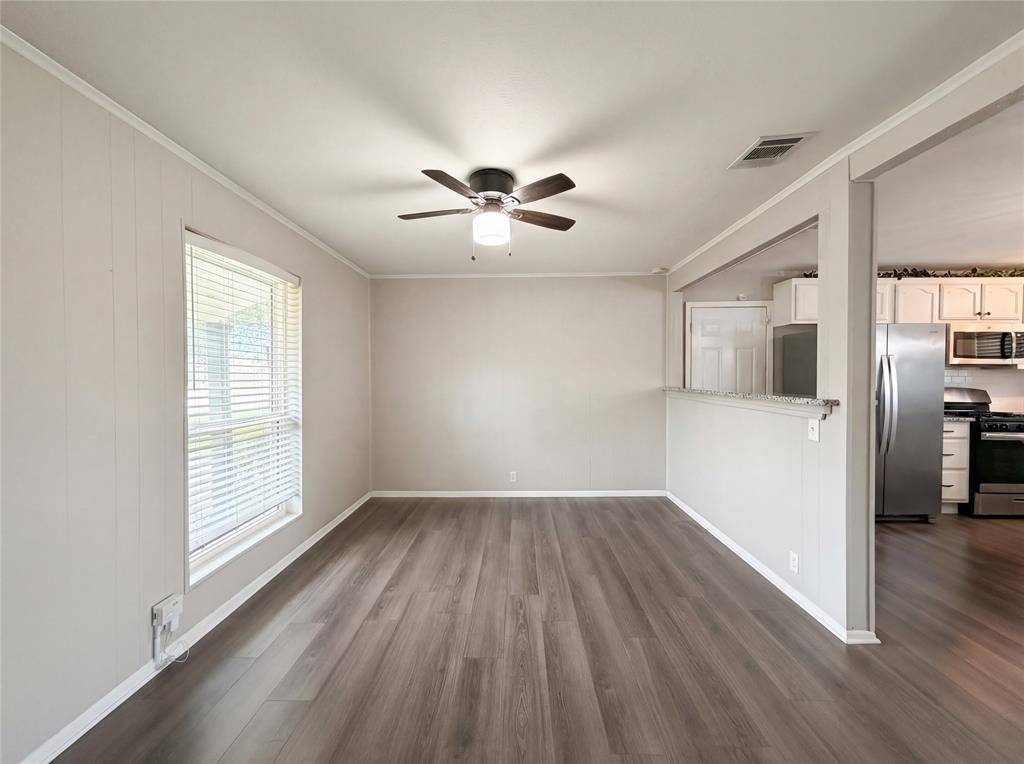 208 Summercrest Boulevard, Burleson, TX 76028