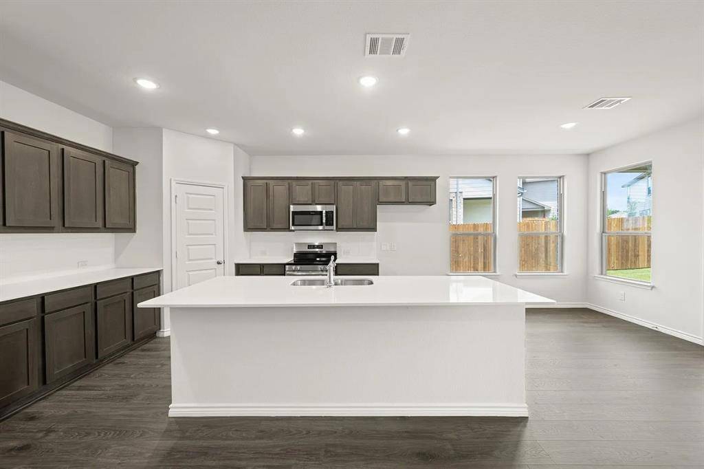 402 Saddle Lane, Denton, TX 76205