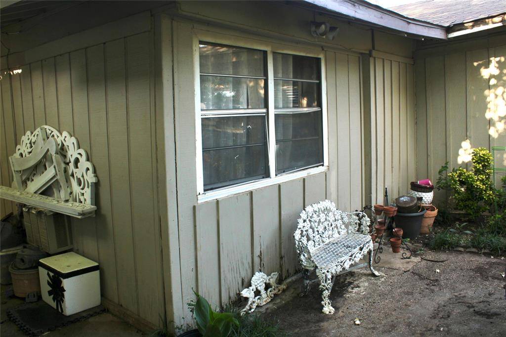 215 E 15th Street, Irving, TX 75060