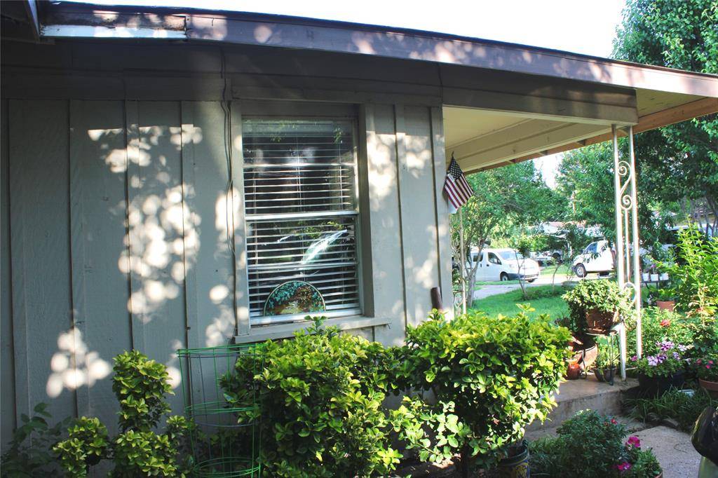 215 E 15th Street, Irving, TX 75060