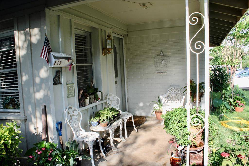 215 E 15th Street, Irving, TX 75060