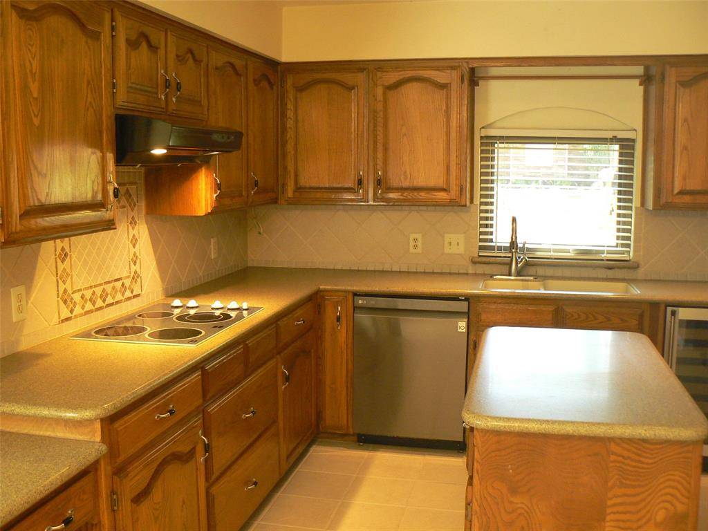 1609 woodhill Lane, Bedford, TX 76021