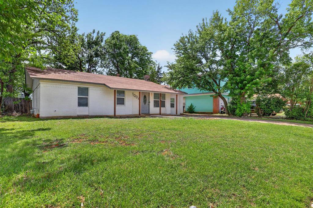 1004 Woodbrook Street, Arlington, TX 76011
