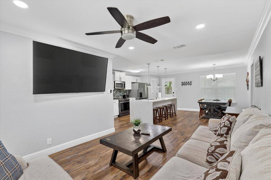 1004 Woodbrook Street, Arlington, TX 76011