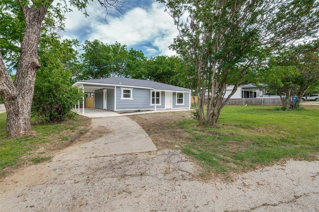 210 W Shelton Street, Alvarado, TX 76009