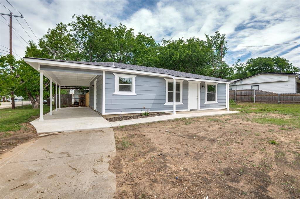 210 W Shelton Street, Alvarado, TX 76009