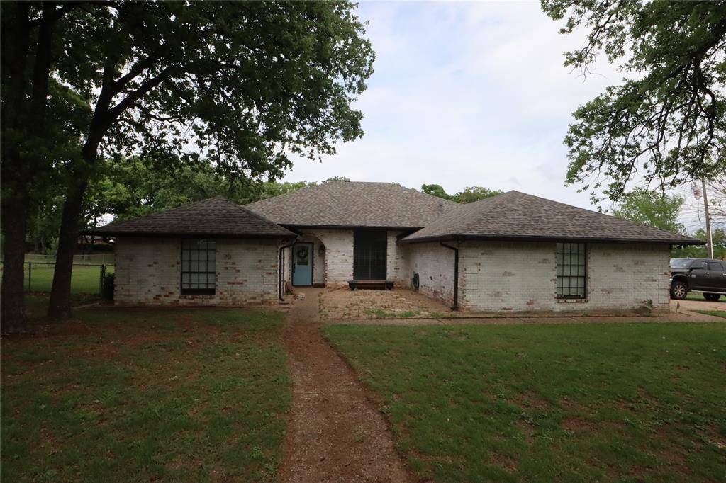 100 Thousand Oaks Lane, Joshua, TX 76058